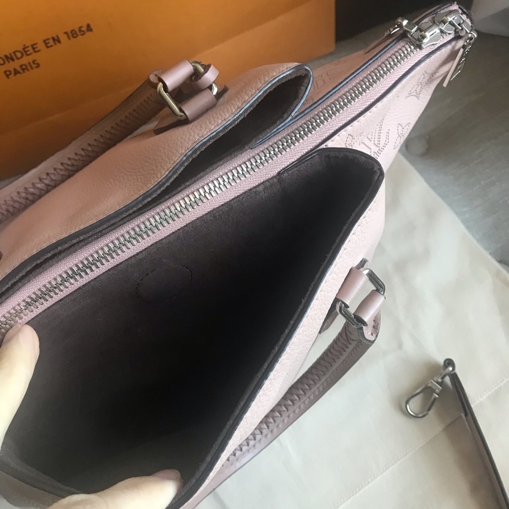 ❌SOLD❌ 2018 Louis Vuitton Mahina Haumea Leather Bag - Picture 12 of 15